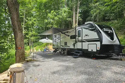 Image de Cozy travel trailer with Ac and lake access to beautiful Norris Lake