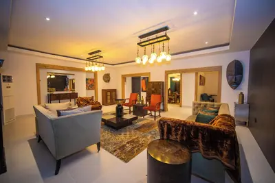 Image de Beautifully decorated, luxurious and spacious 10 bedroom Villa in Accra