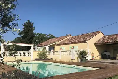 Image de Maison a la campagne avec piscine pour un séjour au calme.
