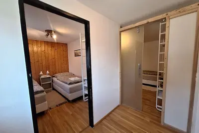 Image de Komfortable Erdgeschosswohnung für bis zu 7 Gäste mit Garten und Parking