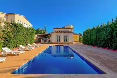 Image de Stylish villa in quiet area with city center, beach and Water World nearby.