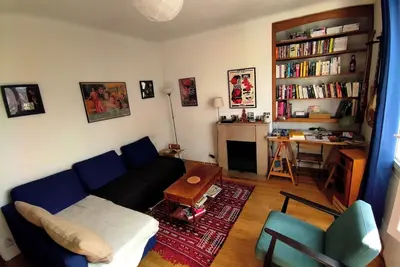 Image de Appartement parisien au bord de la coulée verte.