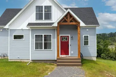 Image de Azur Hillside Haven: A Perfect Wellsboro Getaway!