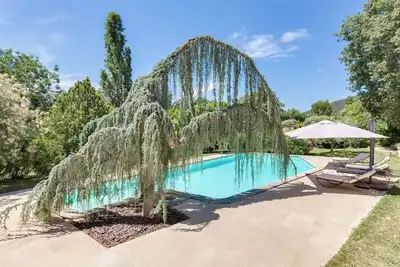 Image de Bastide en face de la sainte Baume, idéale pour des familles ou entre amis