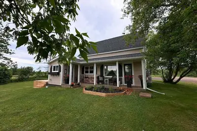Image de Dog Friendly 4 Season Vacation Home located in West Point, Pei\n