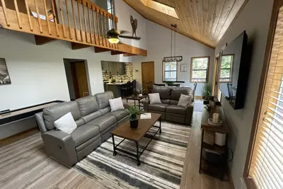 Image de New Blue Lake Springs Rustic Retreat wGames & Deck