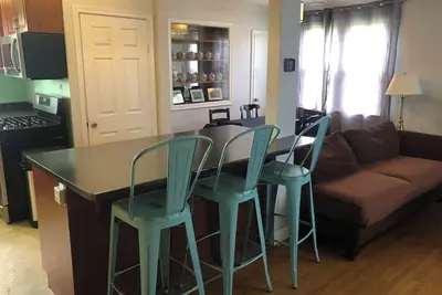 Image de Large 5 bedroom Great for Families 2 Kitchens House Levels can be Separated
