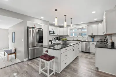Image de Lakeside retreat in fabulous Portage