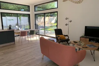 Image de Lann Bihan \/ Cozy Plein Pied (maison bois) proche toutes commodités et plage