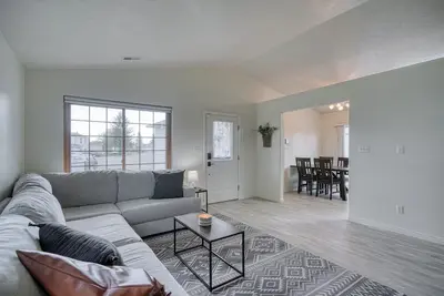 Image de Adorable home for everyone with WiFi, Ac, and a fully fenced yard