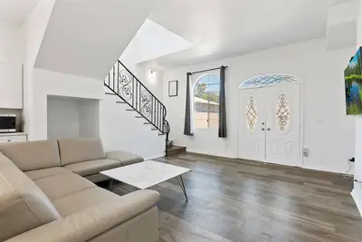 Image de Spacious charming 4-bedroom 2 bath fancy loft near Universal studio/Hollywood-8