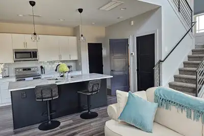 Image de Cozy open concept home in beautiful Davidson near Lake Norman