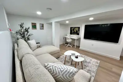 Image de King bed, W/D, Patio, Self Check in, Steps to Nyc, Brand New!