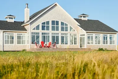 Image de New listing! Gorgeous oceanfront beach house with two master suites