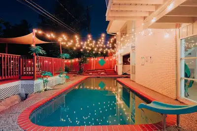 Image de Caribbean Style Joyful Boho Villa Sw Pool 5bdr 22Gsts Pool Tb Tv Chan Hobby Area