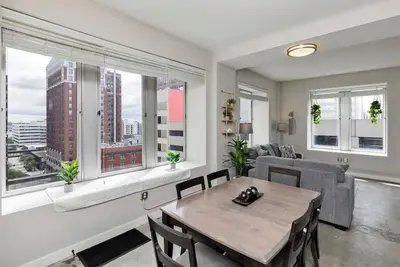 Image de Skyline Serenity 2br\/2ba with Stunning City Views