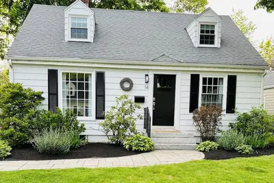 Image de Sweet 3 bedroom, 1 bath - 1 minute to Portland and steps from ocean!