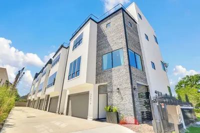 Image de Newly Constructed Winsome Village A - Galleria Area!