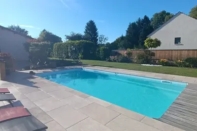 Image de Maison en pierre avec terrasse et piscine dans le vignoble bourguignon