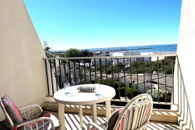 Image de Studio cabine à La Grande Motte, 4 couchages, parking, proche commerces et plage