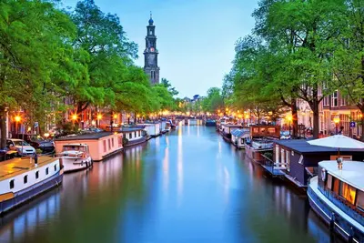 Image de 5-minute walk from Amsterdam’s city center & buzzing 9 streets