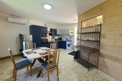 Image de Studio 6 de 42 mètres carré avec une capacité d'accueil de 2 personnes