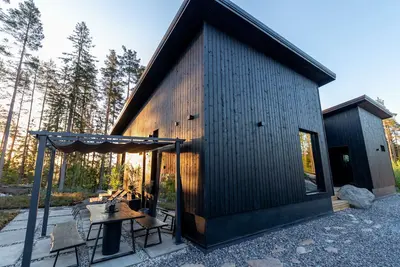 Image de Villa Blackwood\nCOZY Design By The Cliff\n30min Helsinki, Pet- friendly, Jacuzzi!