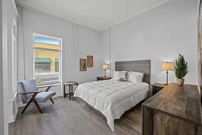 Image de 300 Laurel Lofts Unit 1