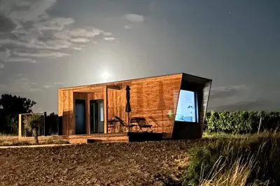 Image de A unique & tranquil vineyard cabin nestled amongst the vines