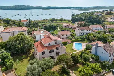 Image de Magnifique appartement de 4 chambres à.