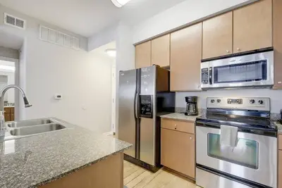 Image de Cozy West Campus Condo with City Views in Heart of Austin