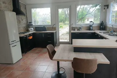 Image de Villa En Pierre Avec Piscine Privative