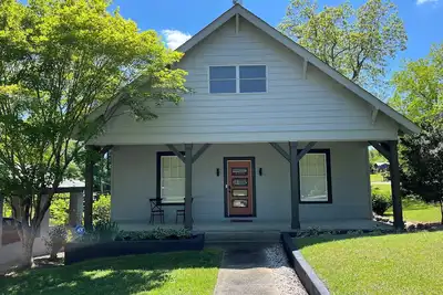 Image de Cozy 2-bedroom Mid Century Modern house in Great Falls