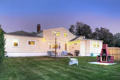 Image de Between Beaches - Sleeps 8, walk to beach, minutes to Newport!