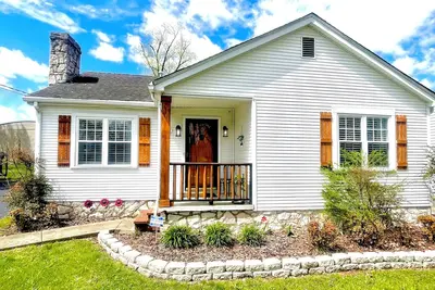 Image de Delightful Decor /3 miles to Beech Bend & Wku /Garage / Firepit /King Bed /Games