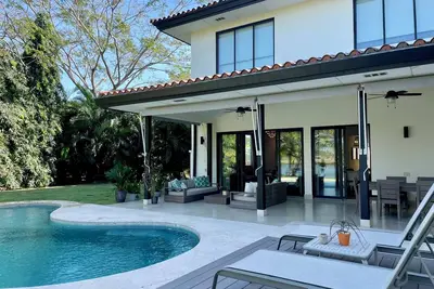 Image de Luxury and tranquil 4 Bedroom Thownhome