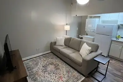 Image de Downtown Starkville Apartment!
