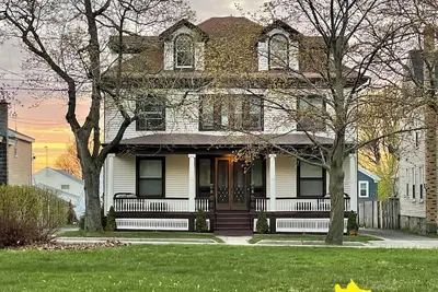 Image de The Reid-Tanner House exemplifies the timeless beauty of Oswego's golden age. \n