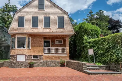 Image de Newly fully renovated 5 bedroom close to all that Newport has to offer