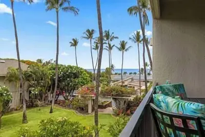 Image de Perfectly located budget friendly condo, across the street from the beach\n\n