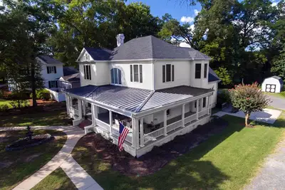 Image de Delightful Victorian home with 6 bedrooms in downtown Fort Mill
