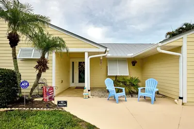 Image de Relaxing 3-bedroom Pool house in pleasant Jensen Beach with game room, Ac, WiFi