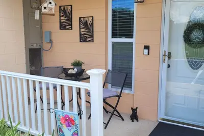 Image de Tranquil and Cozy villa in the serene community of Lakeshore!