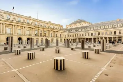 Image de Historic Cardinal Richelieu Apartment, Louvre Views And 'Emily In Paris' Charm