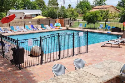 Image de Gorgeous Estate Living w/Pool, Beach Vb, Dogs Ok, Gameroom, 28 guest- 5 acres