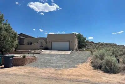 Image de Southwest Cozy 3-bedroom house in charming Rio Rancho with Ac, WiFi