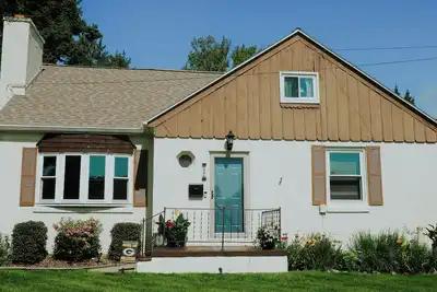 Image de Spacious 5-bedroom house within walking distance of Lambeau Field.