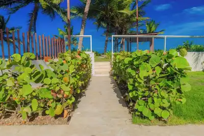 Image de Poolside Condo right on an endless beach