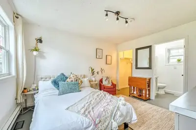 Image de Studio with kitchenette in downtown Carleton Place.