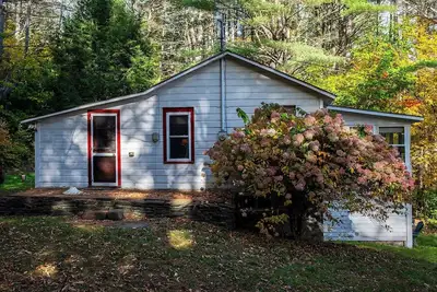 Image de Cozy 2-bedroom Adirondack cabin at tranquil Great Sacandaga Lake w\/WiFi